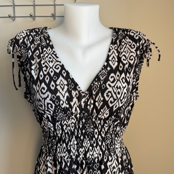 Old Navy Women's Babydoll Black Gray Tribal Print V-Neck Dress Size Medium Boho - Picture 3 of 13